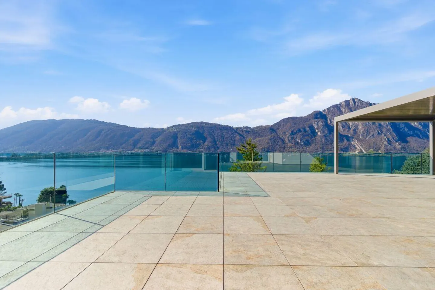 Ceresio Residence 52: penthouse with large panoramic terrace - Photo 11 of 14