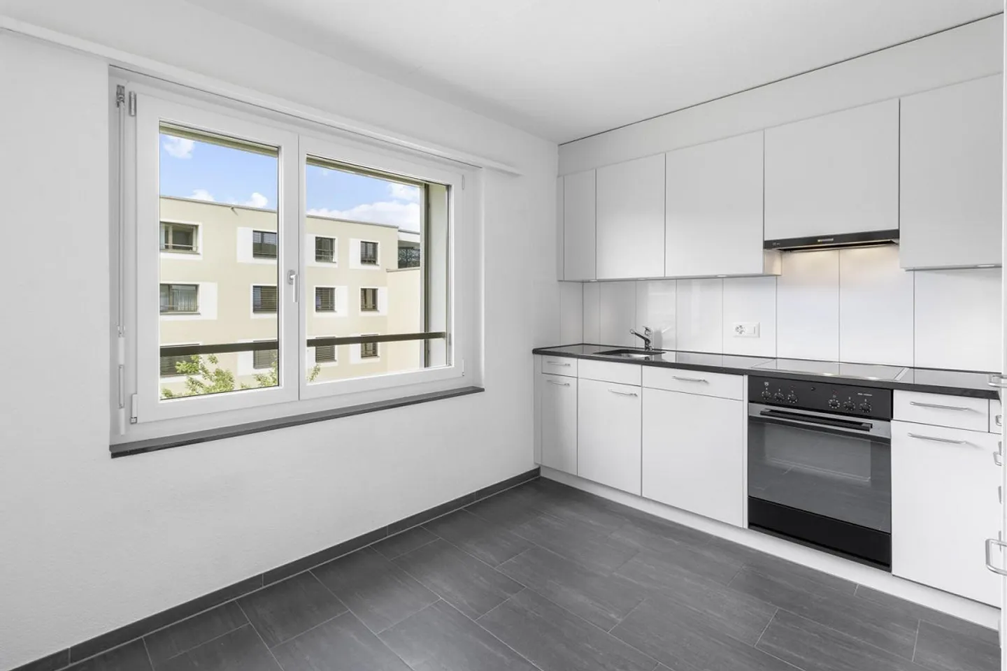 Appartement de 3.5 pièces avec balcon ensoleillé et vue sur la verdure - Photo 4 sur 8