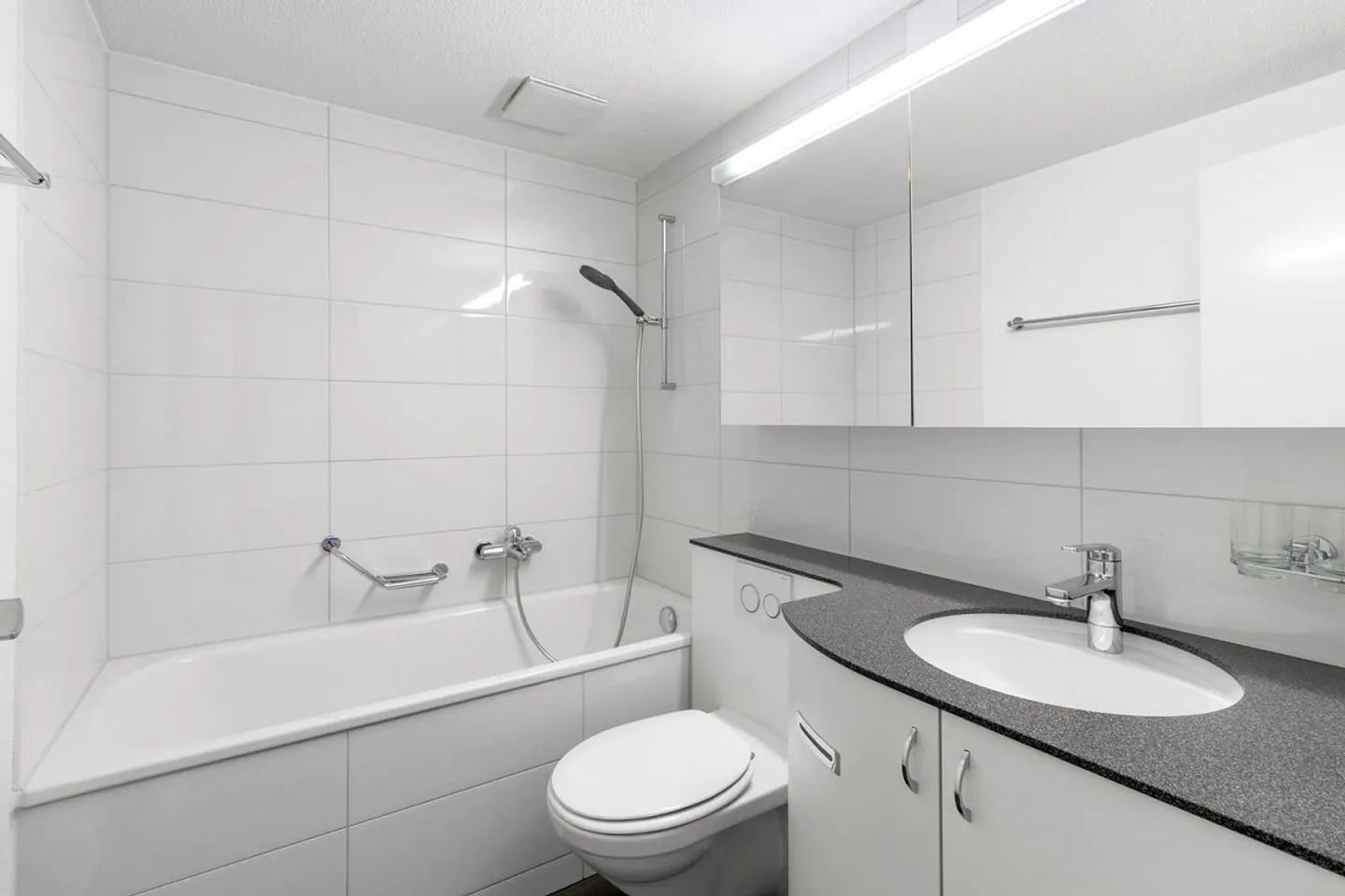 Appartement de 3.5 pièces avec balcon ensoleillé et vue sur la verdure - Photo 5 sur 8