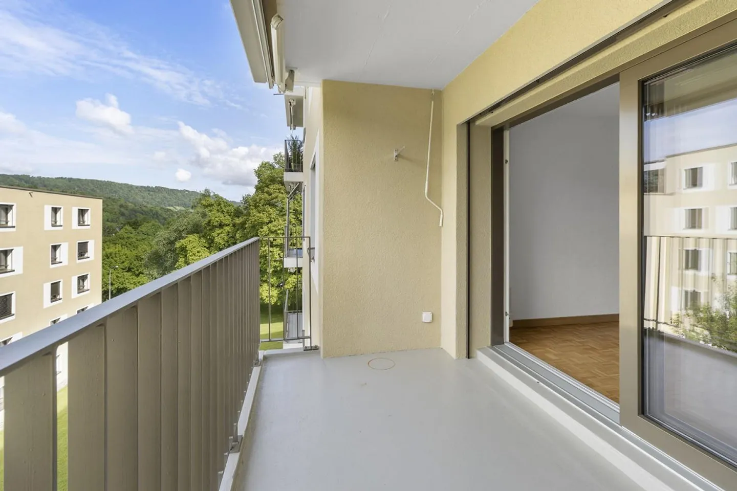 Appartement de 3.5 pièces avec balcon ensoleillé et vue sur la verdure - Photo 7 sur 8