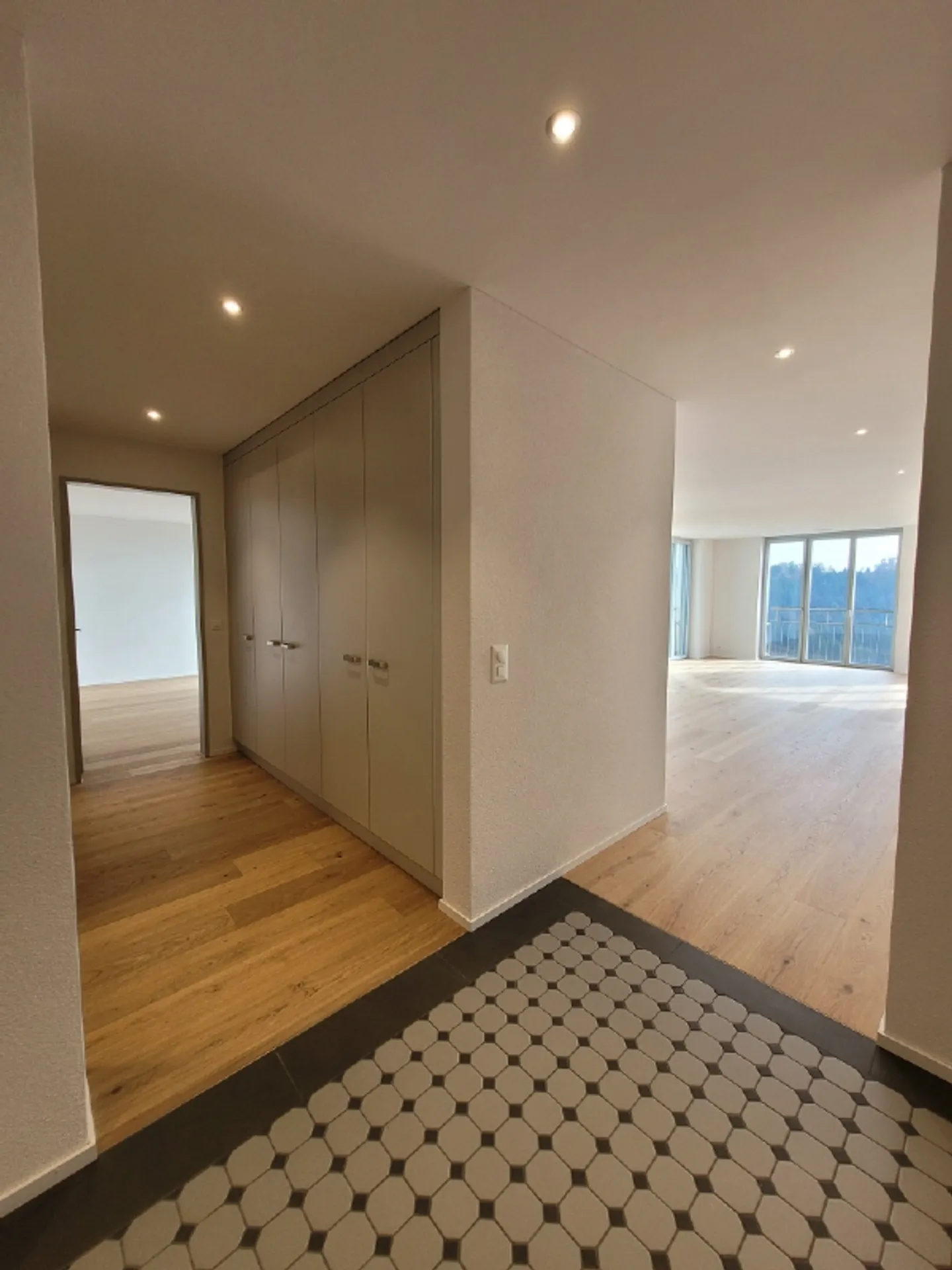 Living enjoyment at the highest level - 3.5-room apartment with fantastic lake and mountain views - Photo 4 of 9