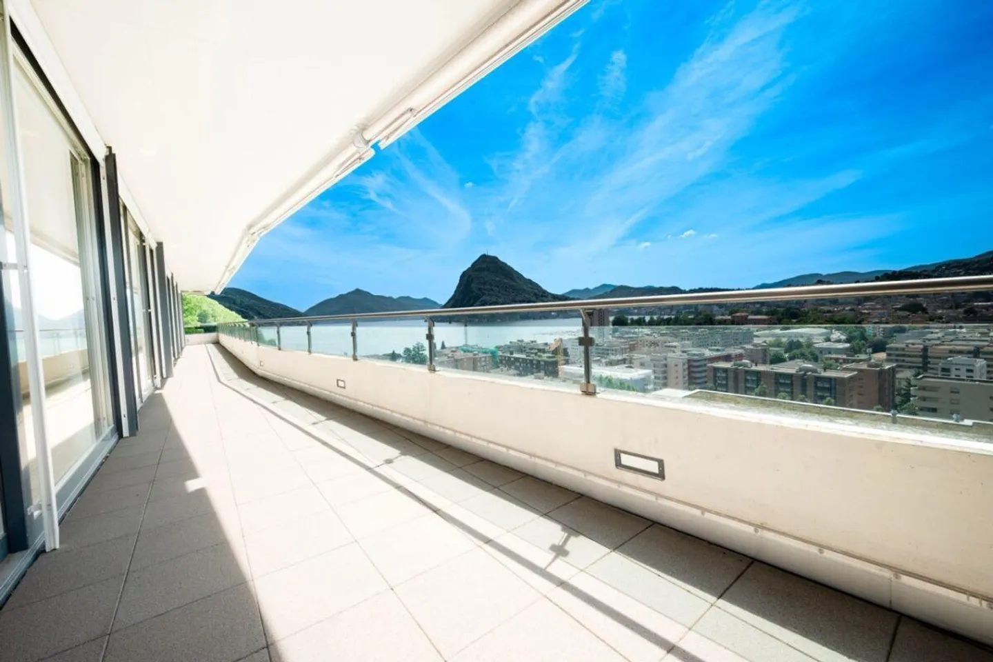 Luxuriöses Penthouse in Castagnola mit großer Terrasse und Seeblick - Foto 6 von 16