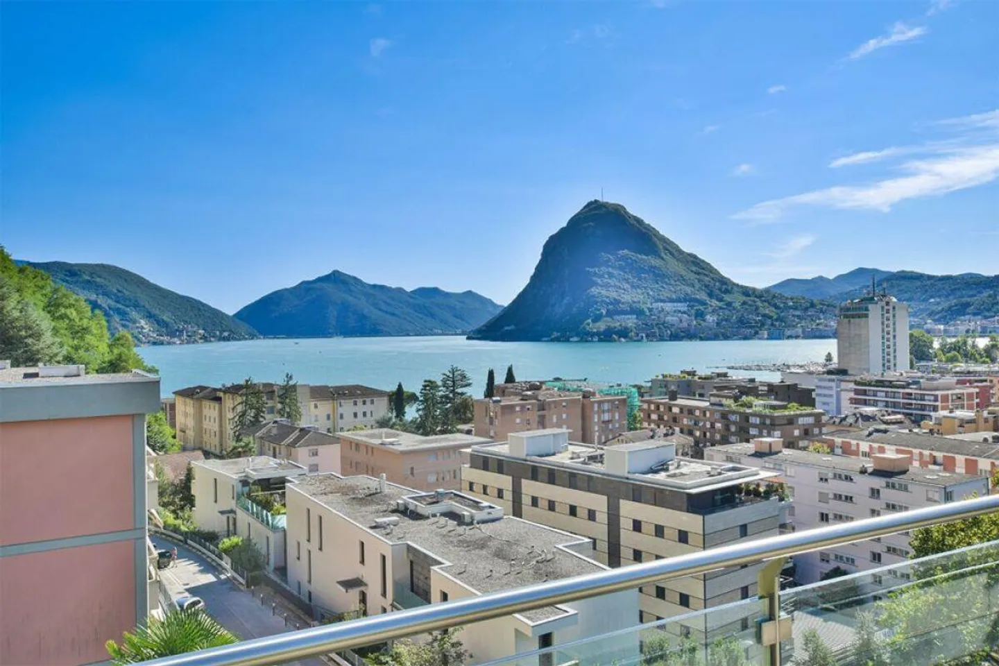 Luxuriöses Penthouse in Castagnola mit großer Terrasse und Seeblick - Foto 3 von 16