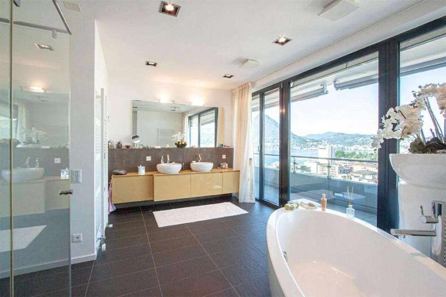 Luxuriöses Penthouse in Castagnola mit großer Terrasse und Seeblick - Foto 13 von 16