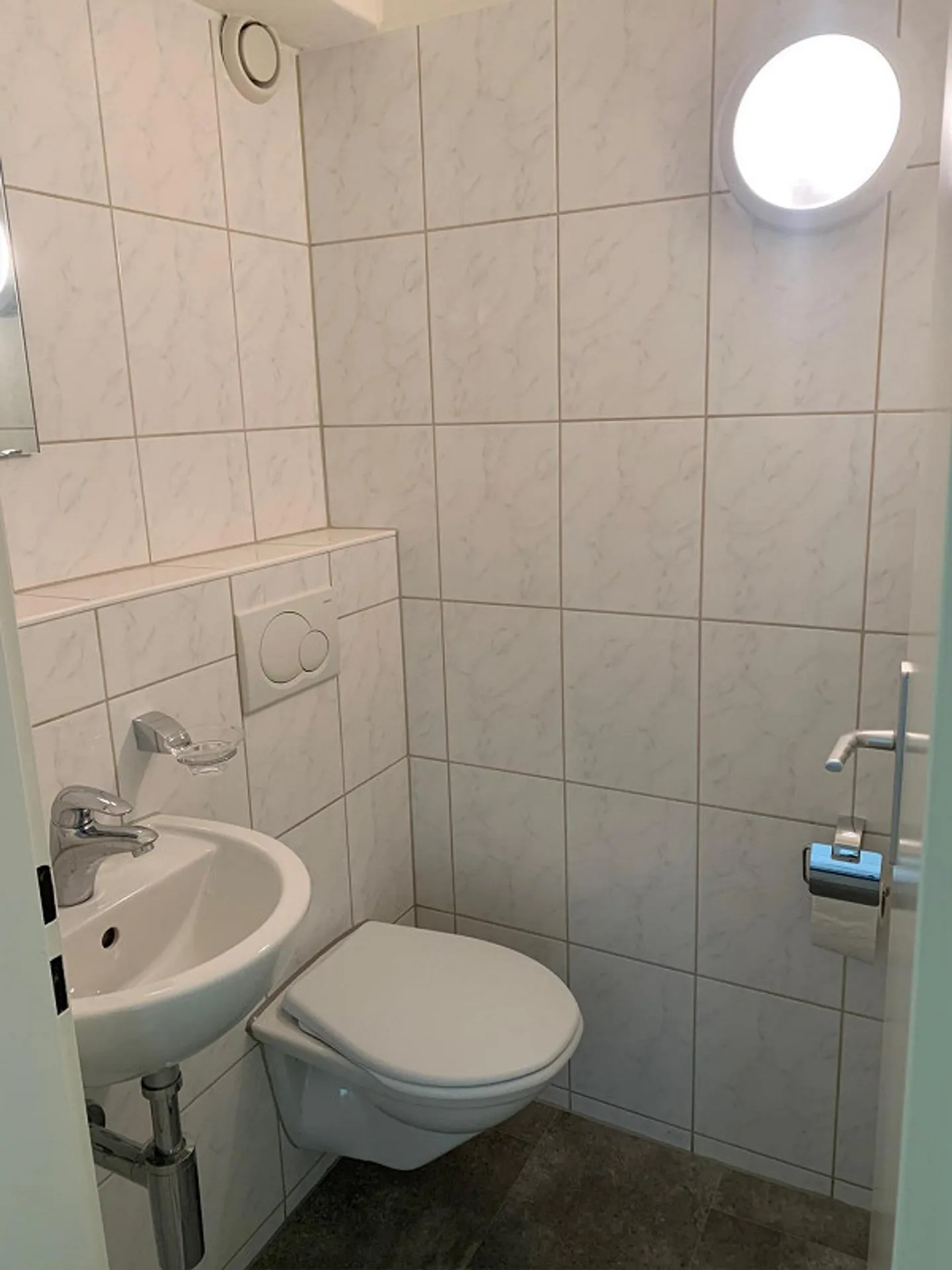Appartement lumineux de 3,5 pièces avec balcon dans un environnement verdoyant et un emplacement central - Photo 10 sur 12