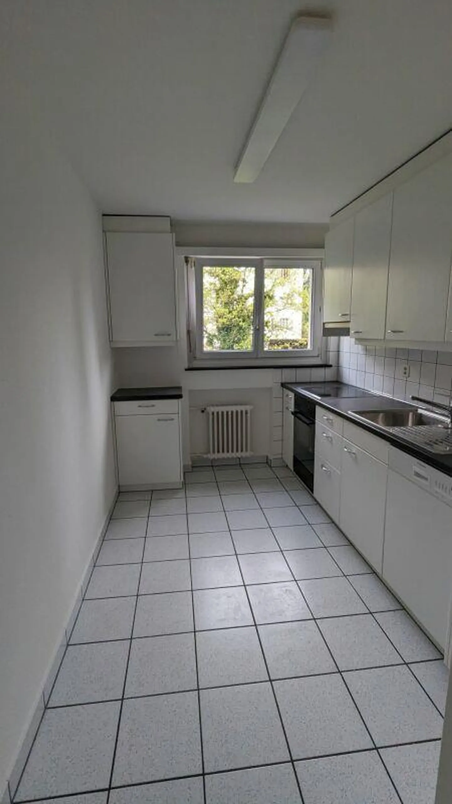 Charming 4-Room City Apartment with Balcony - Photo 2 of 6