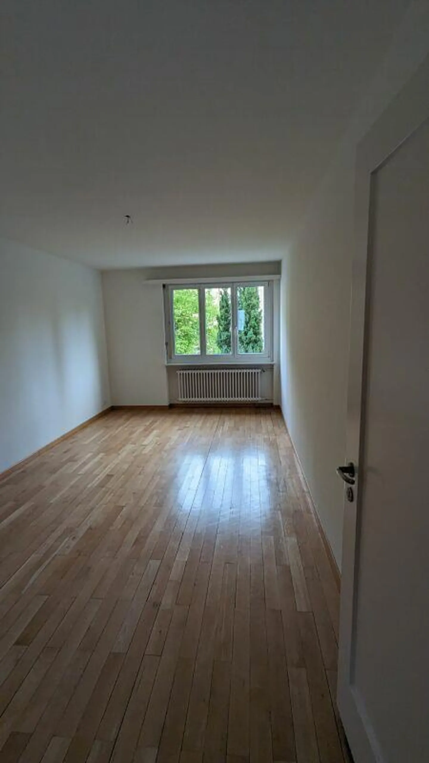 Charming 4-Room City Apartment with Balcony - Photo 4 of 6