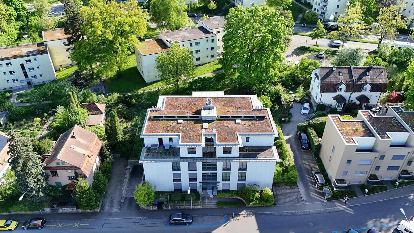 Exklusive 3.5 Zimmer Attikawohnung mit Kamin und 2 Terassen und 2 Gara - Foto 1 von 11