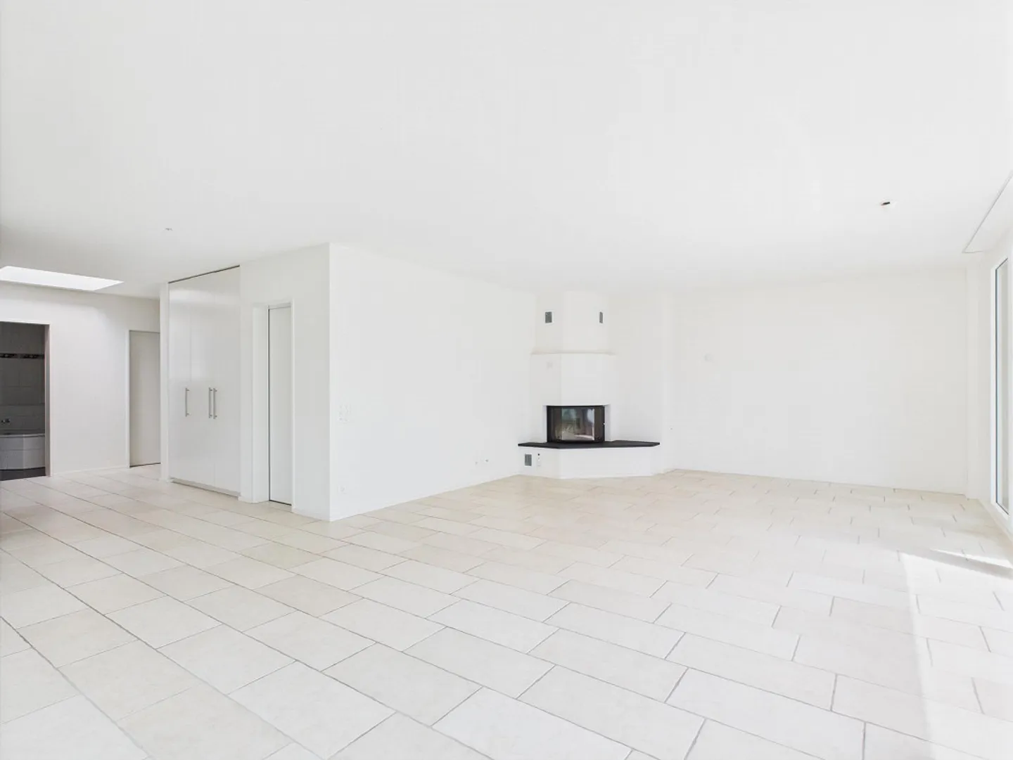 Exklusive 3.5 Zimmer Attikawohnung mit Kamin und 2 Terassen und 2 Gara - Foto 2 von 11