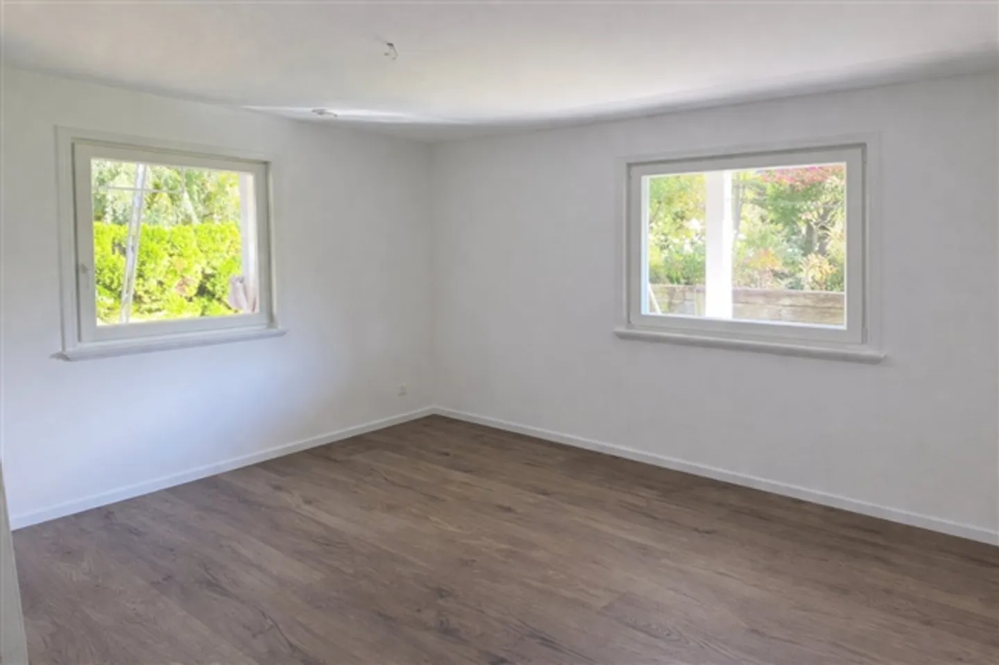 Quiet Location Freshly Renovated - Photo 6 of 8