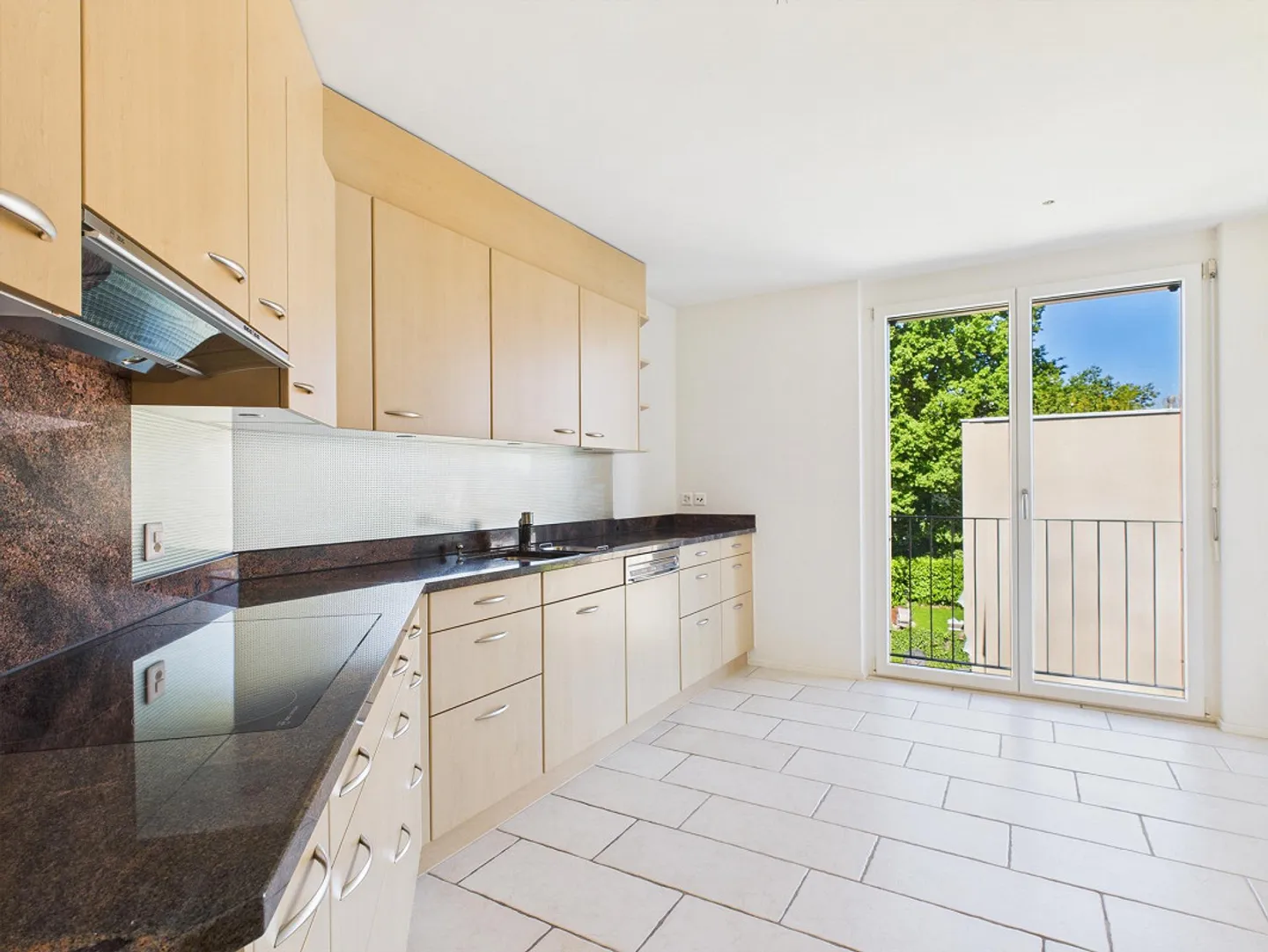 Exklusive 3.5 Zimmer Attikawohnung mit Kamin und 2 Terassen und 2 Gara - Foto 6 von 11