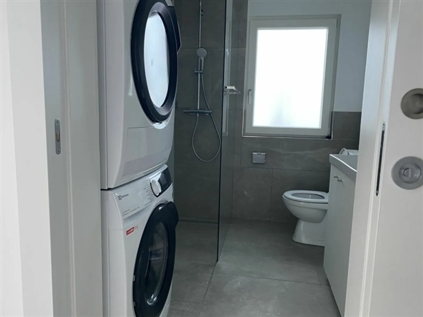 Quiet Location Freshly Renovated - Photo 7 of 8