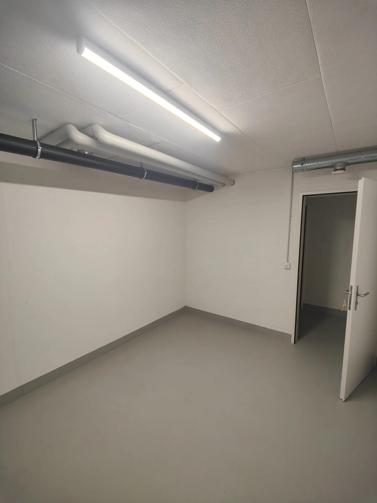 Espace de stockage sécurisé à Neuendorf - Photo 2 sur 9