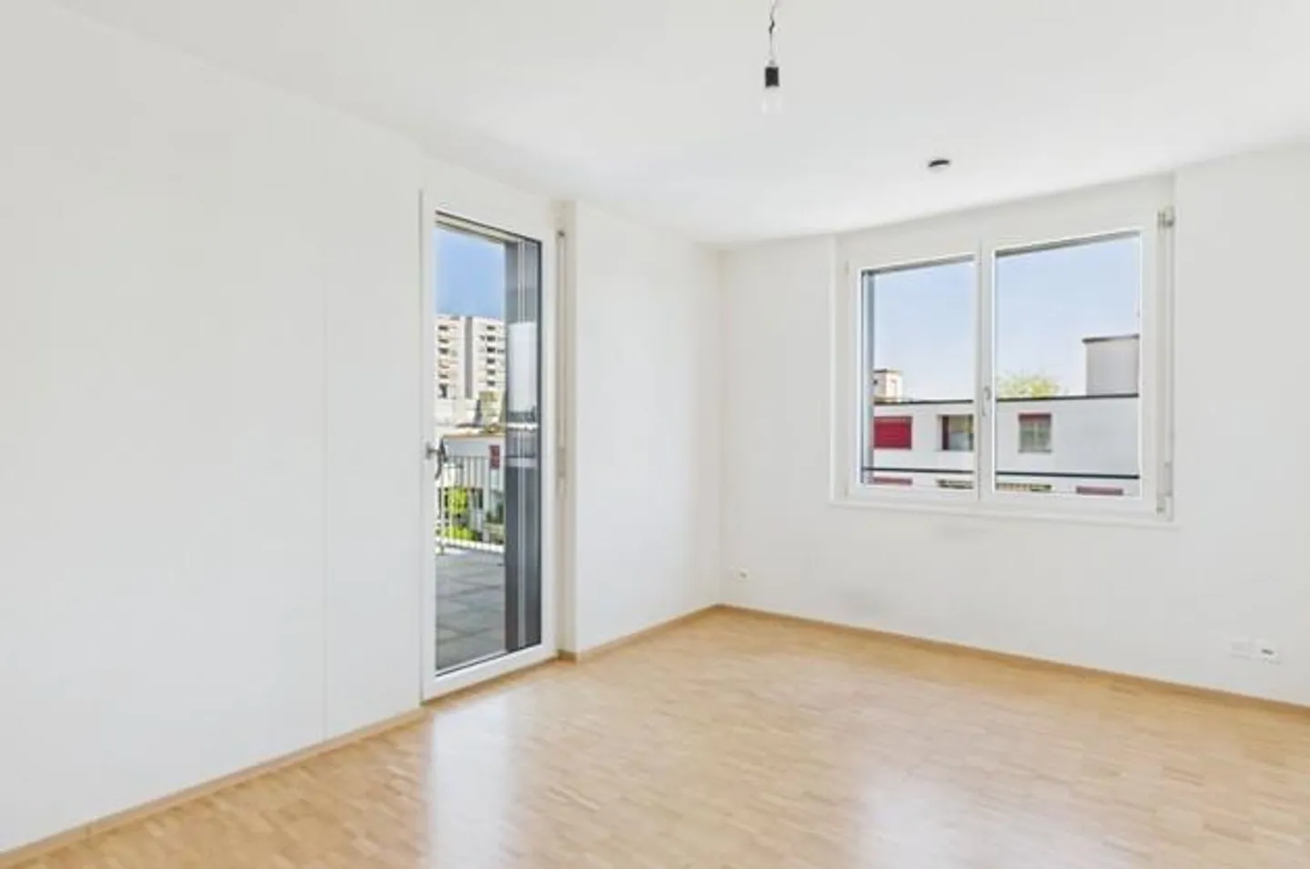 Exklusive 3.5 Zimmer Attikawohnung mit Kamin und 2 Terassen und 2 Gara - Foto 8 von 11