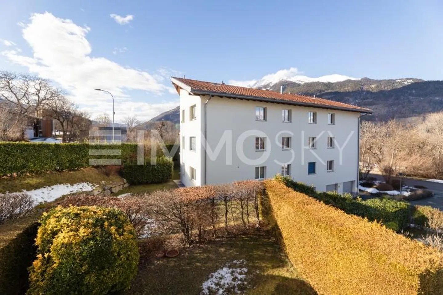 Dove il percorso scolastico è breve e la città è vicina - Foto 1 di 5