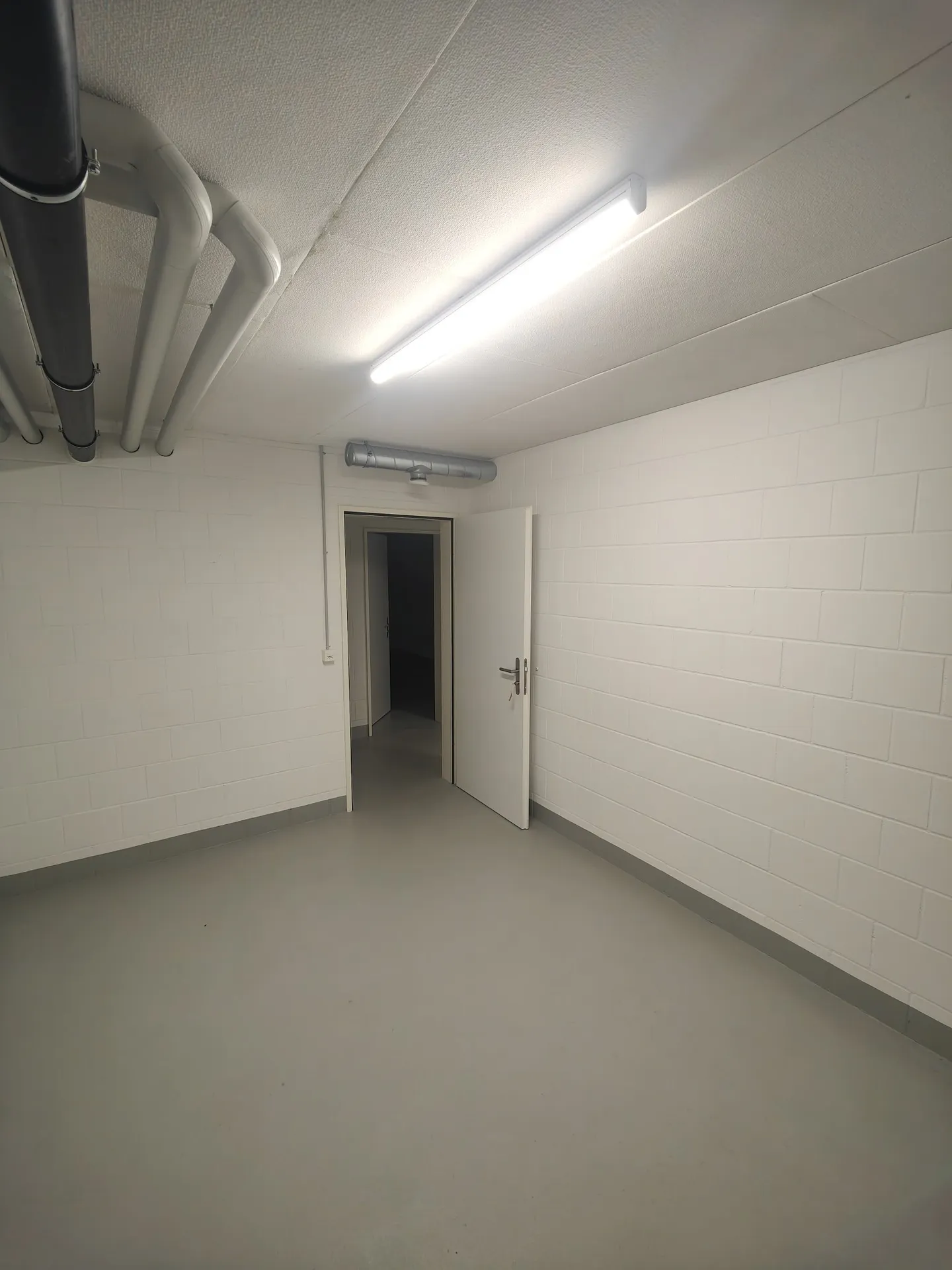 Espace de stockage sécurisé à Neuendorf - Photo 8 sur 9