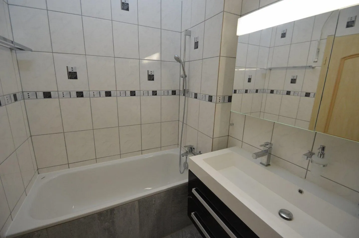 Maison de ville moderne dans un quartier familial - Photo 7 sur 11