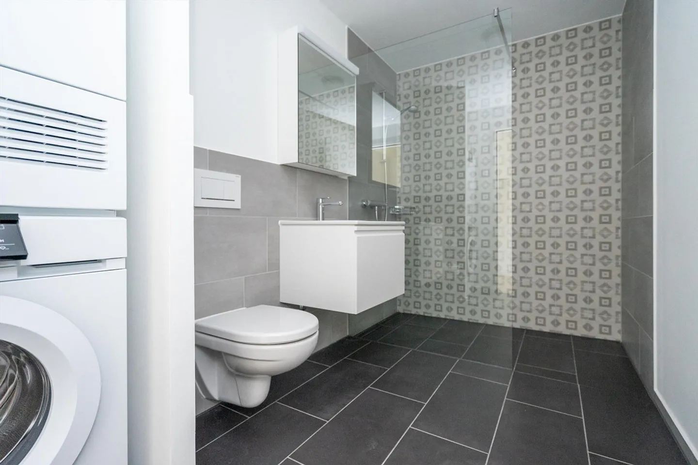 Perfect couple or single apartment looking for a new tenant immediately! - Photo 6 of 9