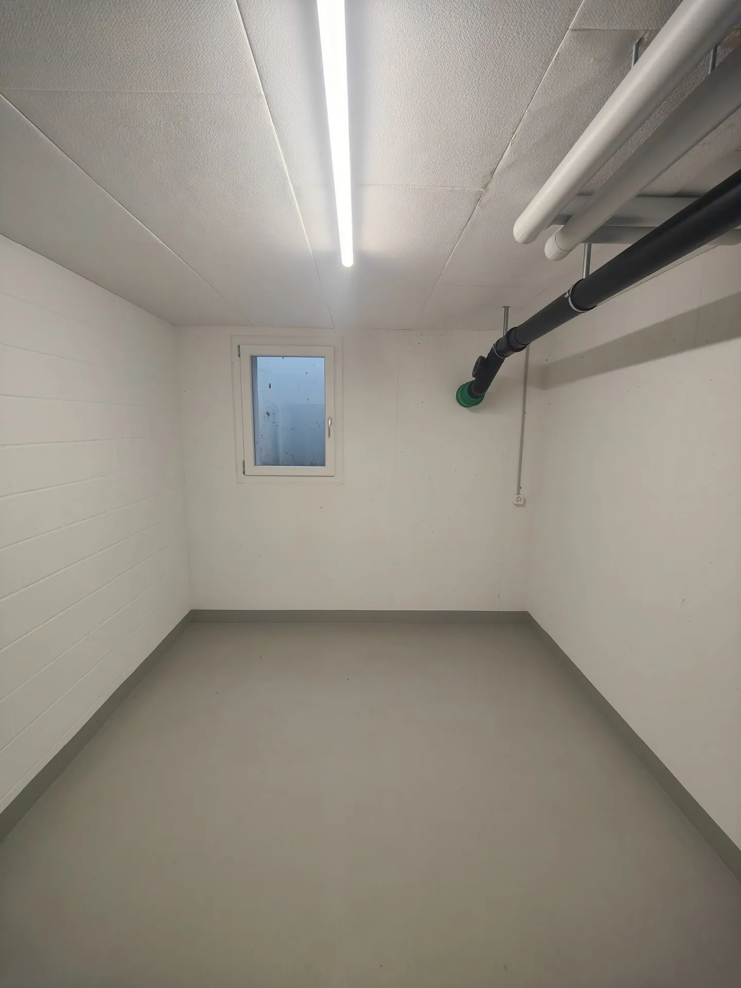 Espace de stockage sécurisé à Neuendorf - Photo 5 sur 9