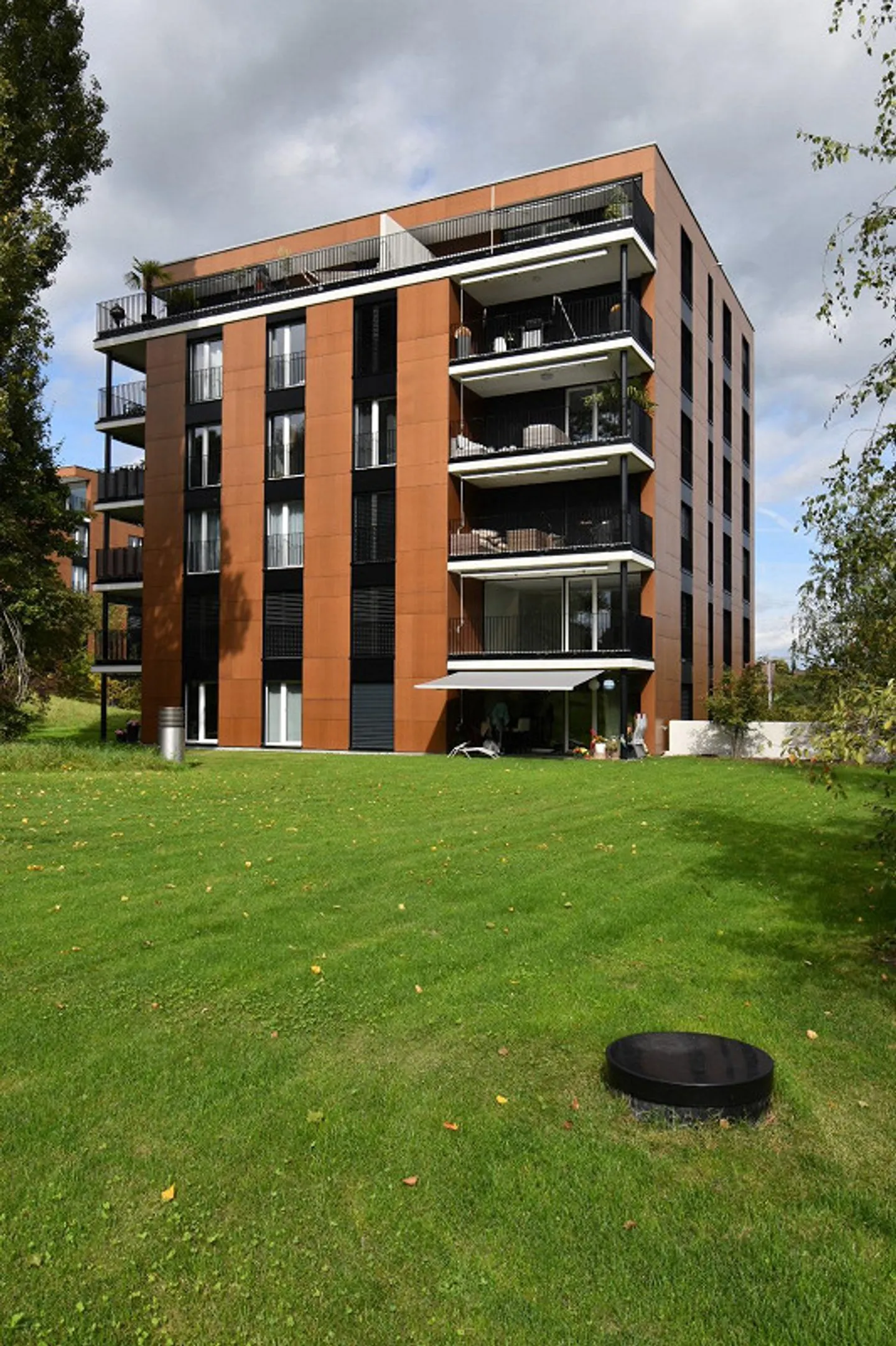 Modern 3.5-room garden apartment in a green area and close to the center - Photo 1 of 13