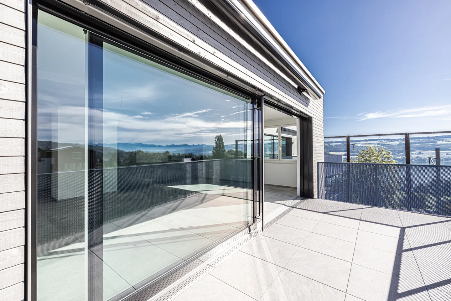 Hochwertige 3.5 Zimmerwohnung - mit Seesicht - Foto 1 von 11