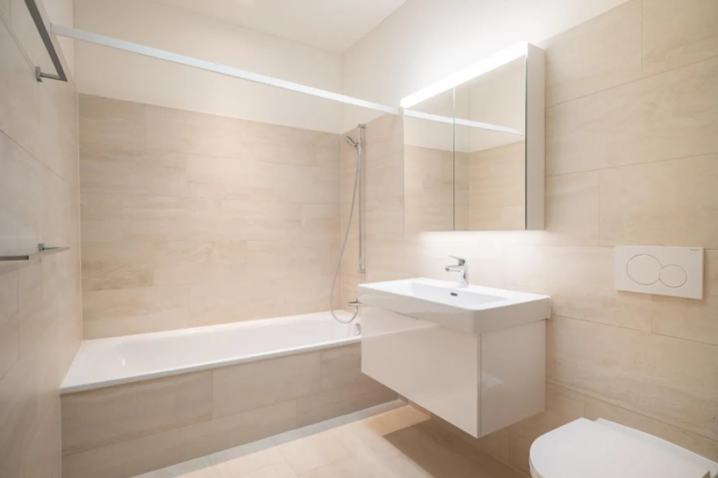 Appartamento attico da sogno con vista sul lago e sulle montagne - Foto 6 di 7