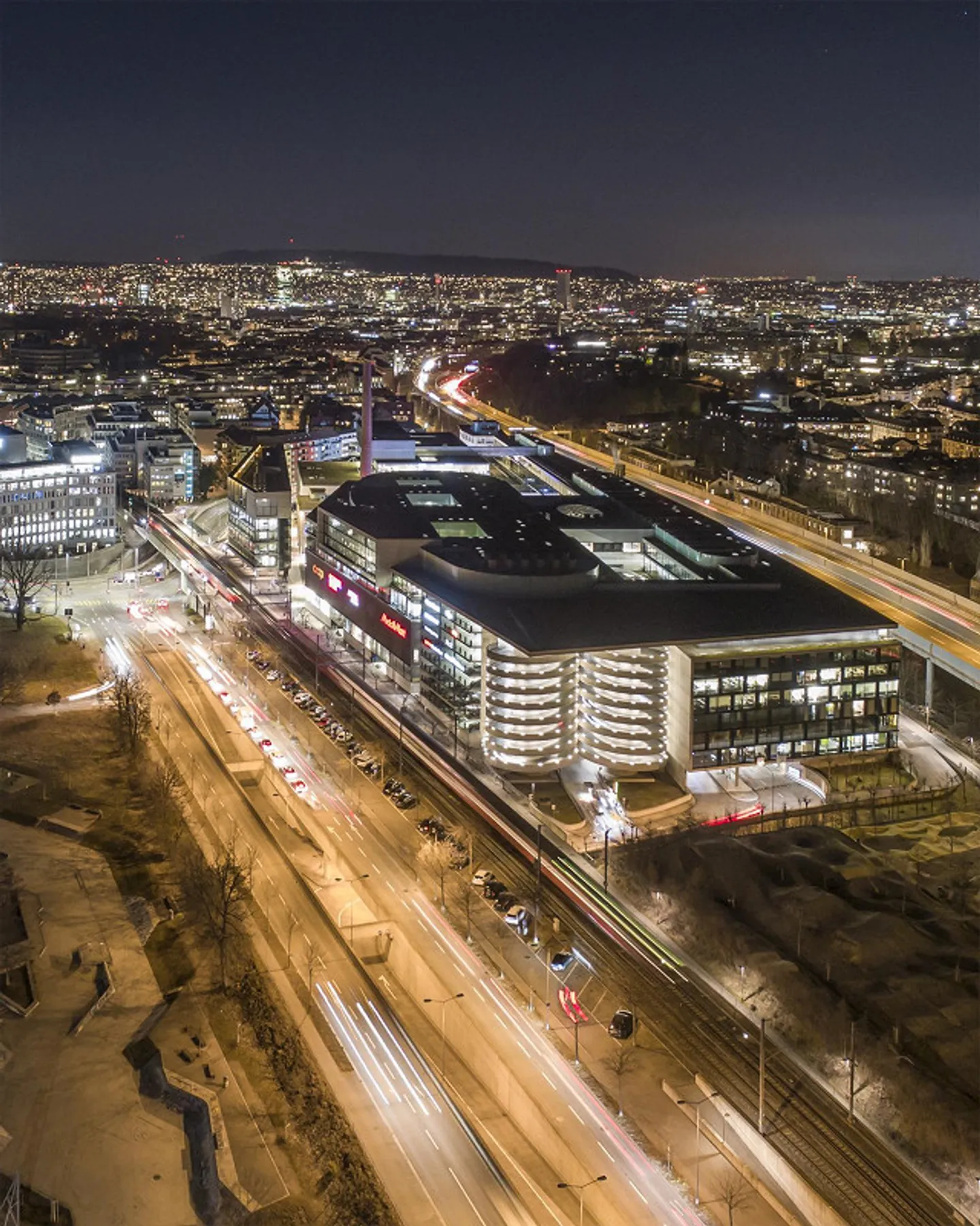 Attractive Office Spaces in Sihlcity Zurich - Workplace with Comprehensive... - Photo 2 of 6