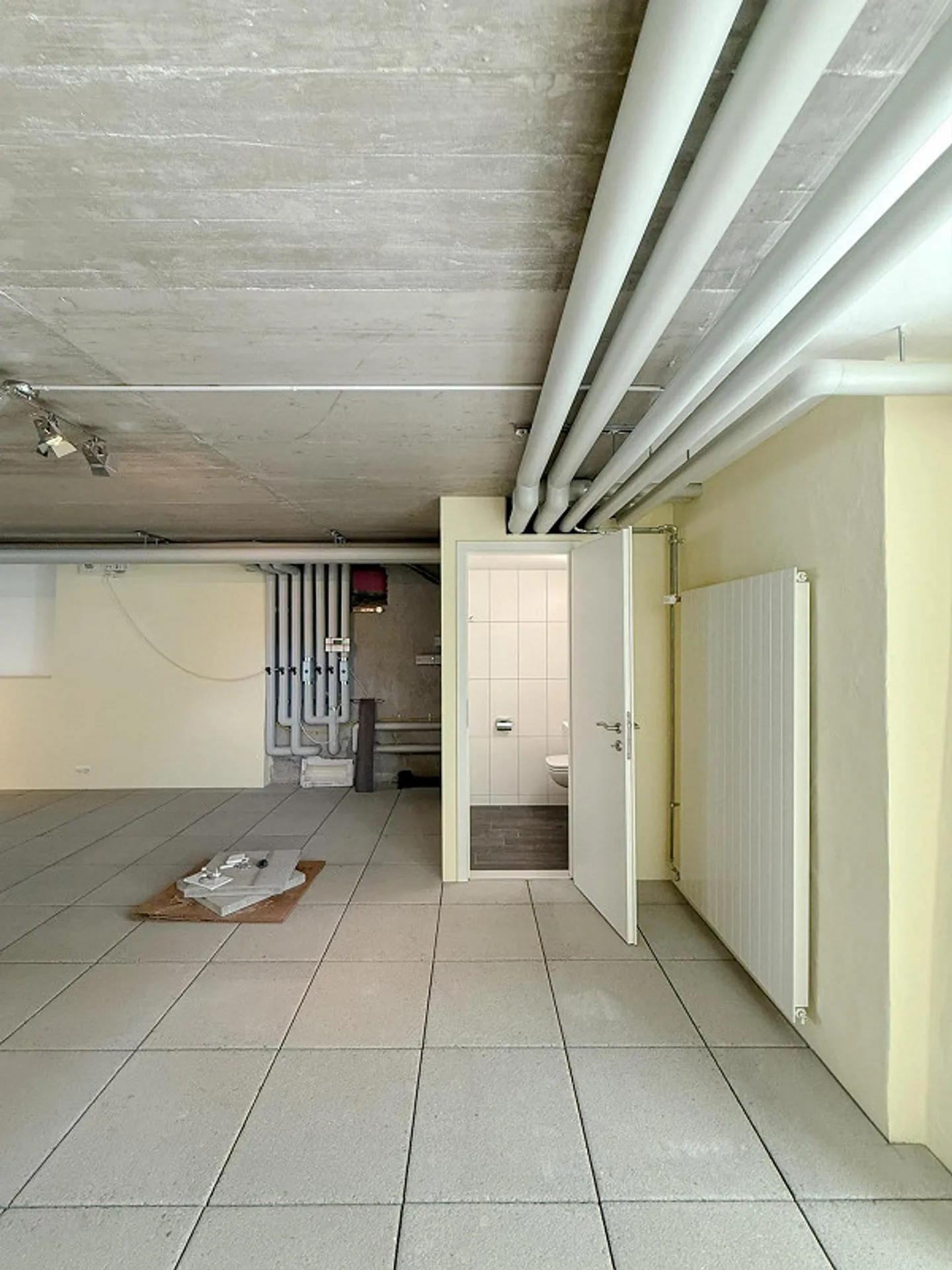 Charming commercial space in the village center of Mettmenstetten - Photo 2 of 7