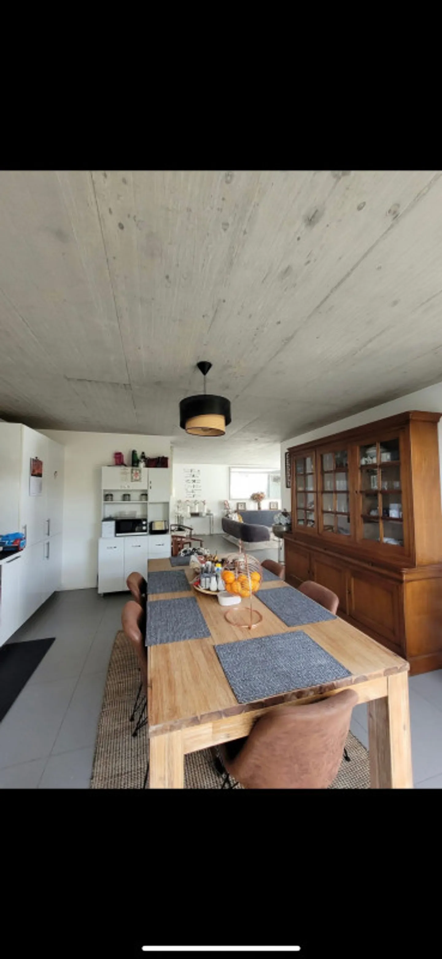 Modern House with Garden - Photo 2 of 10