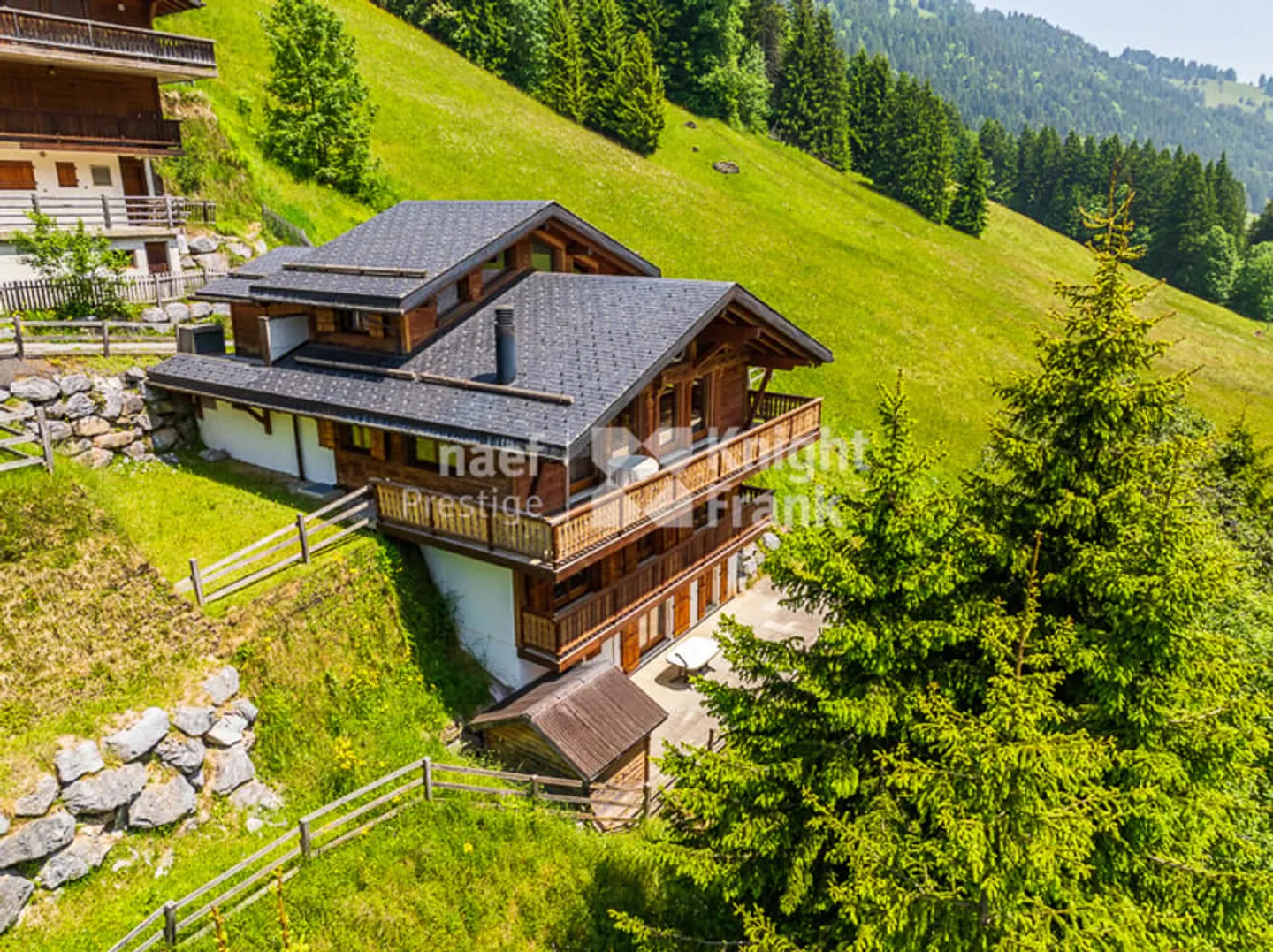 Magnificent 5.5-room chalet with high-end finishes for sale in Morgins - Photo 2 of 13