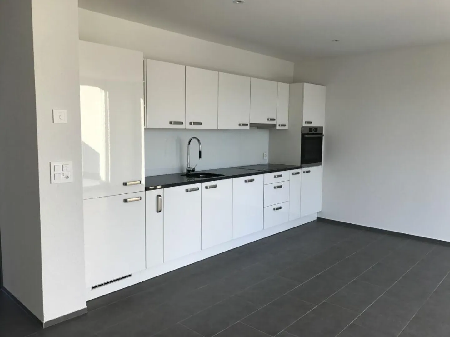 Vie moderne - Appartement de 4,5 pièces avec entrée de tonnelle - Photo 1 sur 6