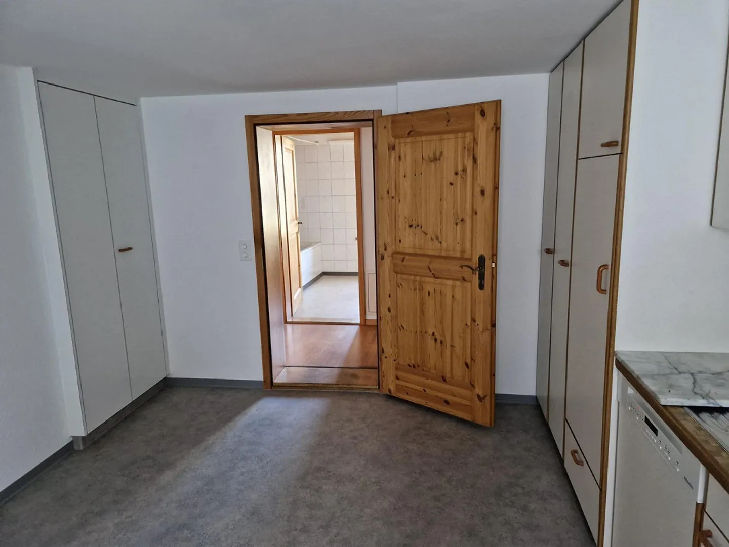 Ampio appartamento con 2 camere - Foto 2 di 6