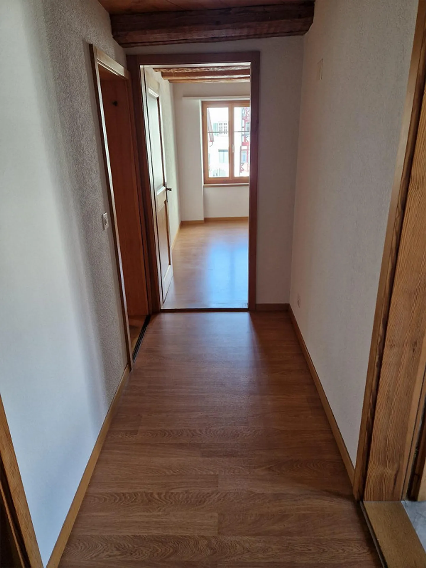 Ampio appartamento con 2 camere - Foto 3 di 6