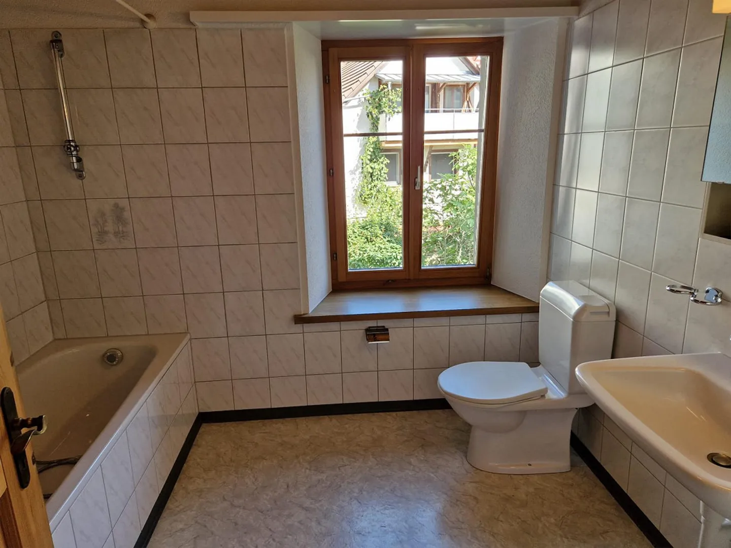 Ampio appartamento con 2 camere - Foto 5 di 6