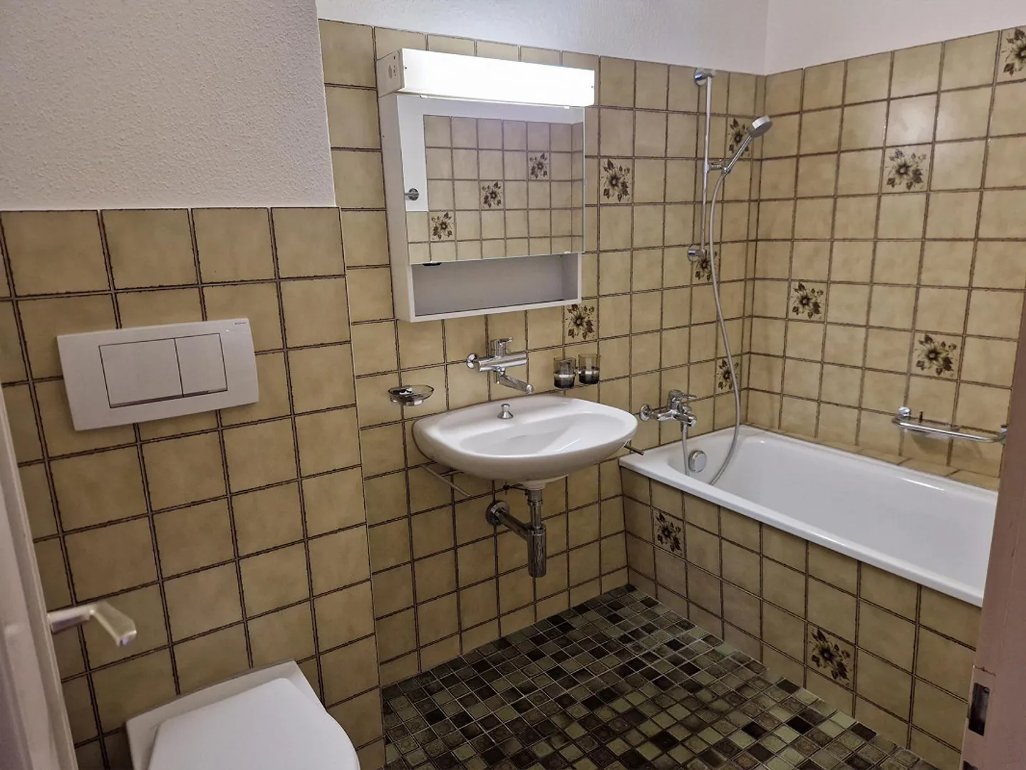 Spacious 2-room old building apartment - Photo 8 of 12