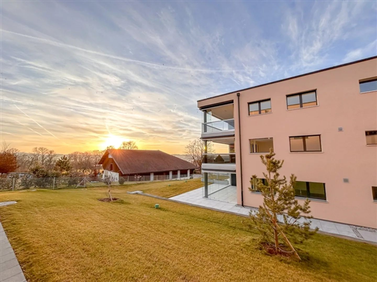 Dépôt à louer à Mézières (Romont) – avec appartement de 3,5 pièces au rez-de-chaussée - Photo 2 sur 20