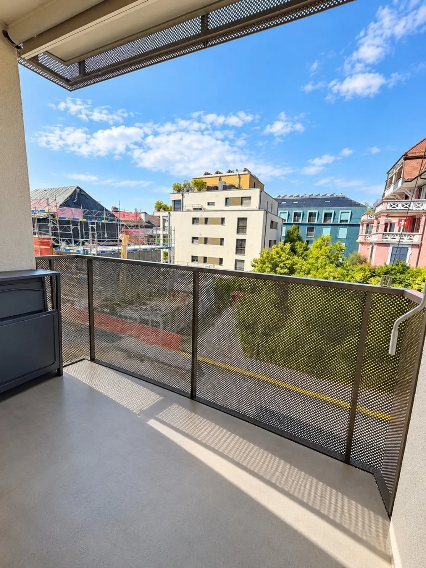 Charming Studio Near Valency Park - Photo 3 of 3