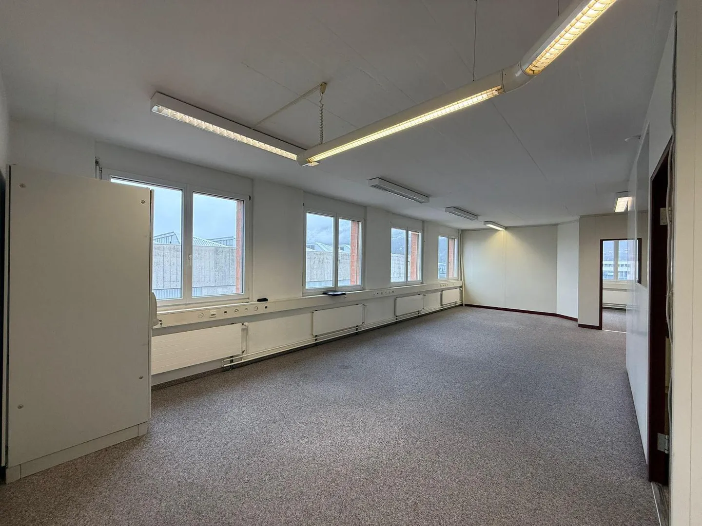 Office 5 rooms - Photo 9 of 13