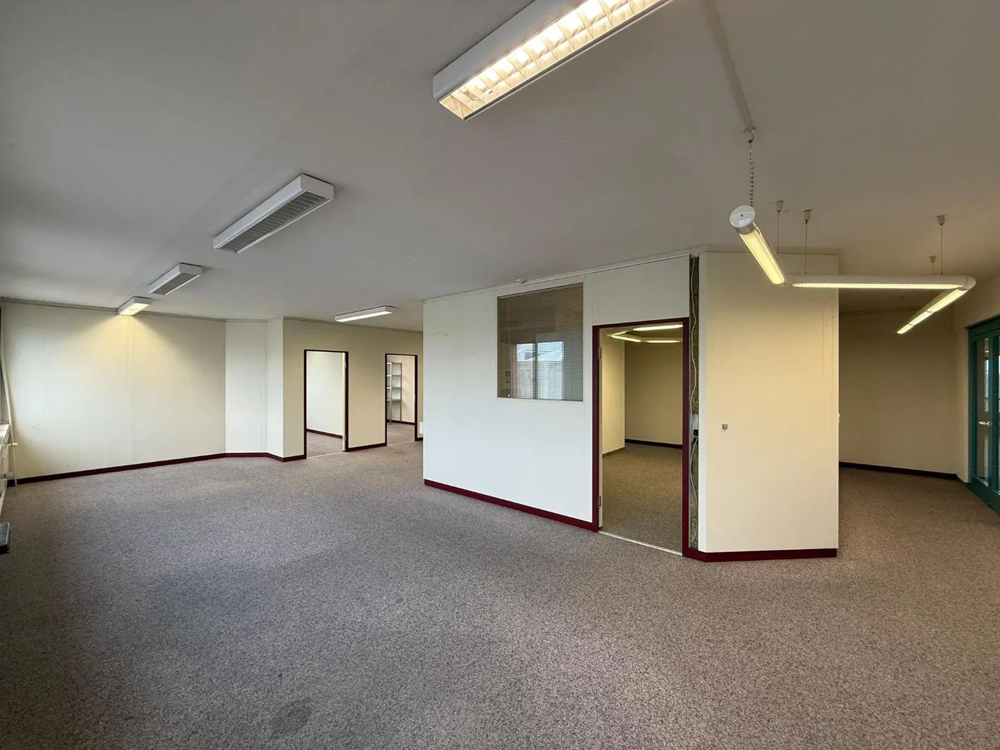 Office 5 rooms - Photo 10 of 13