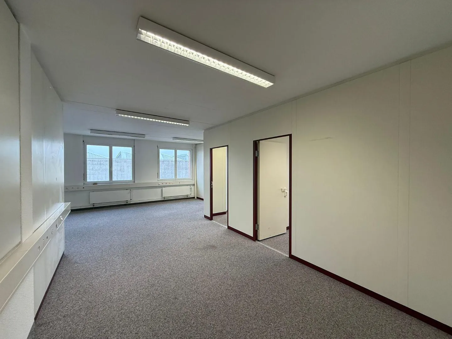 Office 5 rooms - Photo 12 of 13