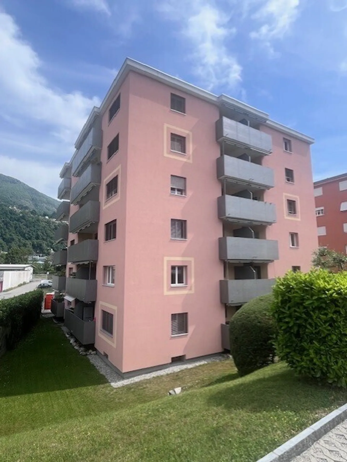 ASCONA, wir vermieten eine 2 1/2-Zimmer-Wohnung in zentraler Lage - Foto 1 von 8