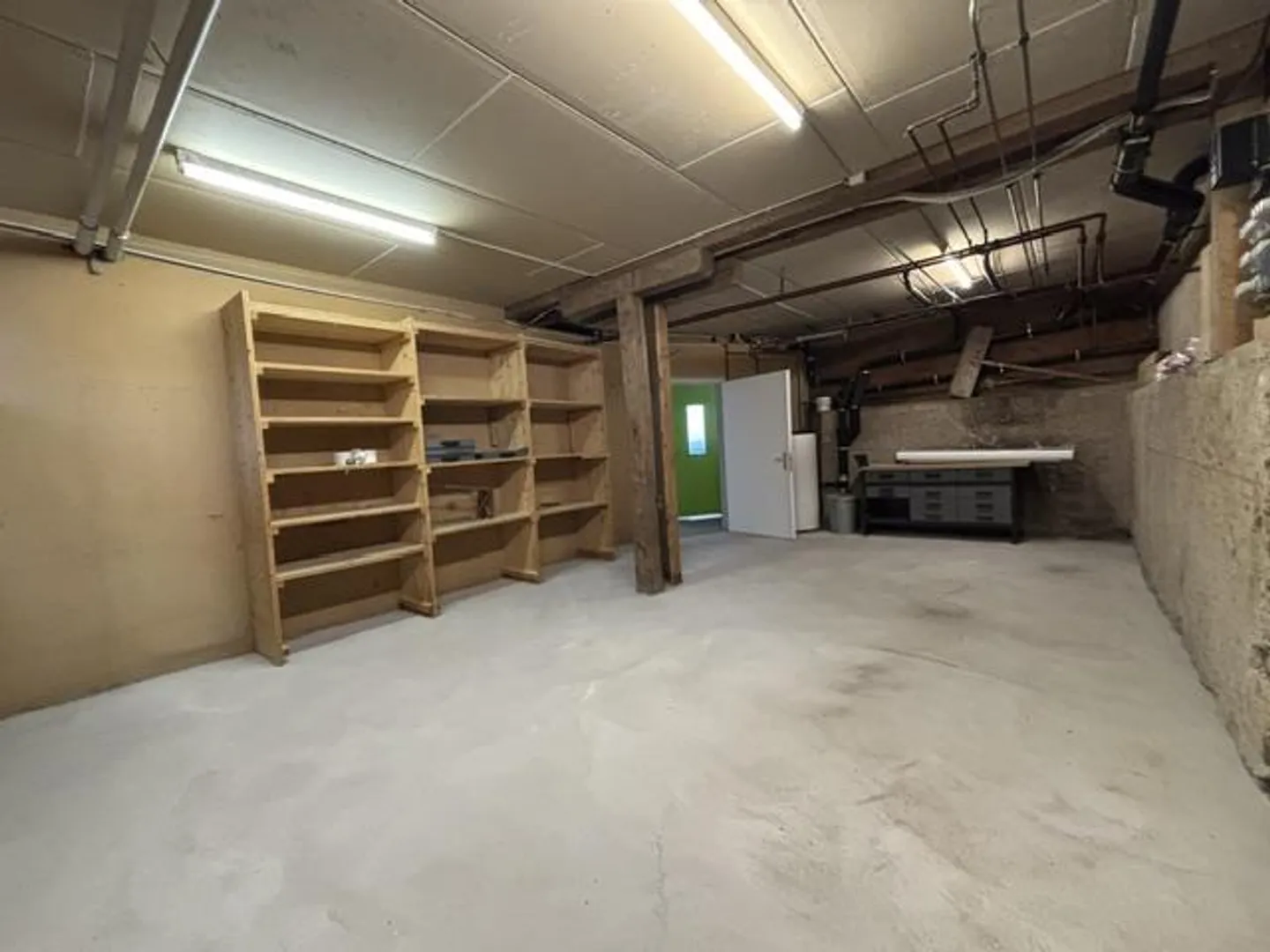 Atelier / Entrepôt avec Bureau et Toilettes - Photo 4 sur 9