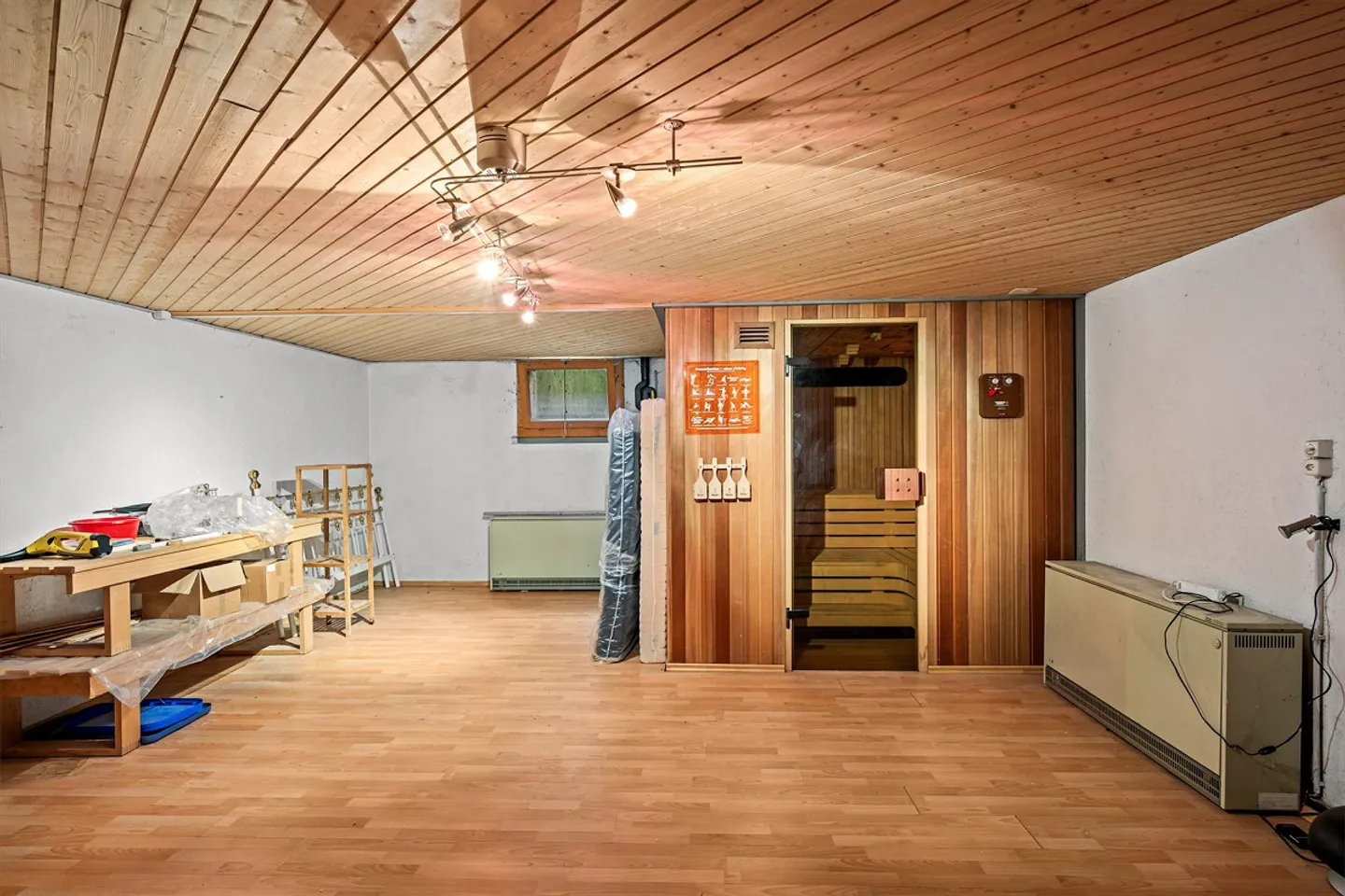 Exclusive and extremely spacious 8½-room single-family house with a separate apartment - Photo 8 of 14
