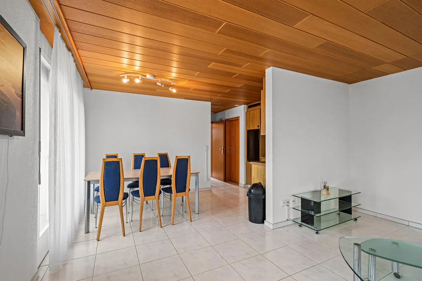 Exclusive and extremely spacious 8½-room single-family house with a separate apartment - Photo 9 of 14