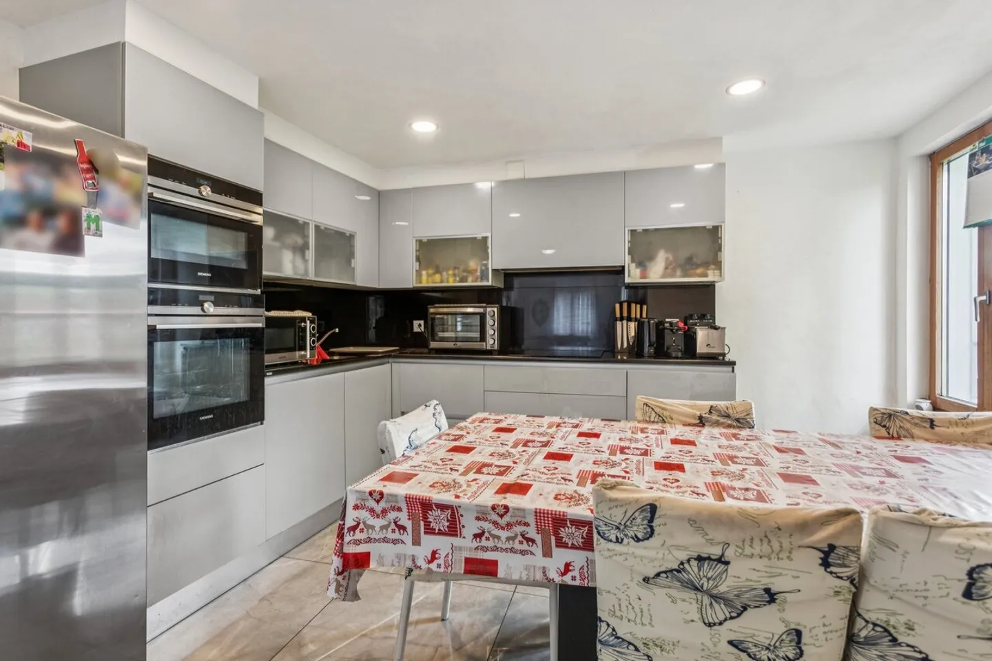 Haus mit 2 Wohnungen im Zentrum von Romont - Foto 3 von 12