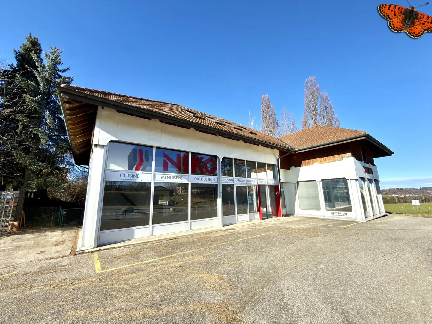 Spazio commerciale con alta visibilità - Foto 1 di 14