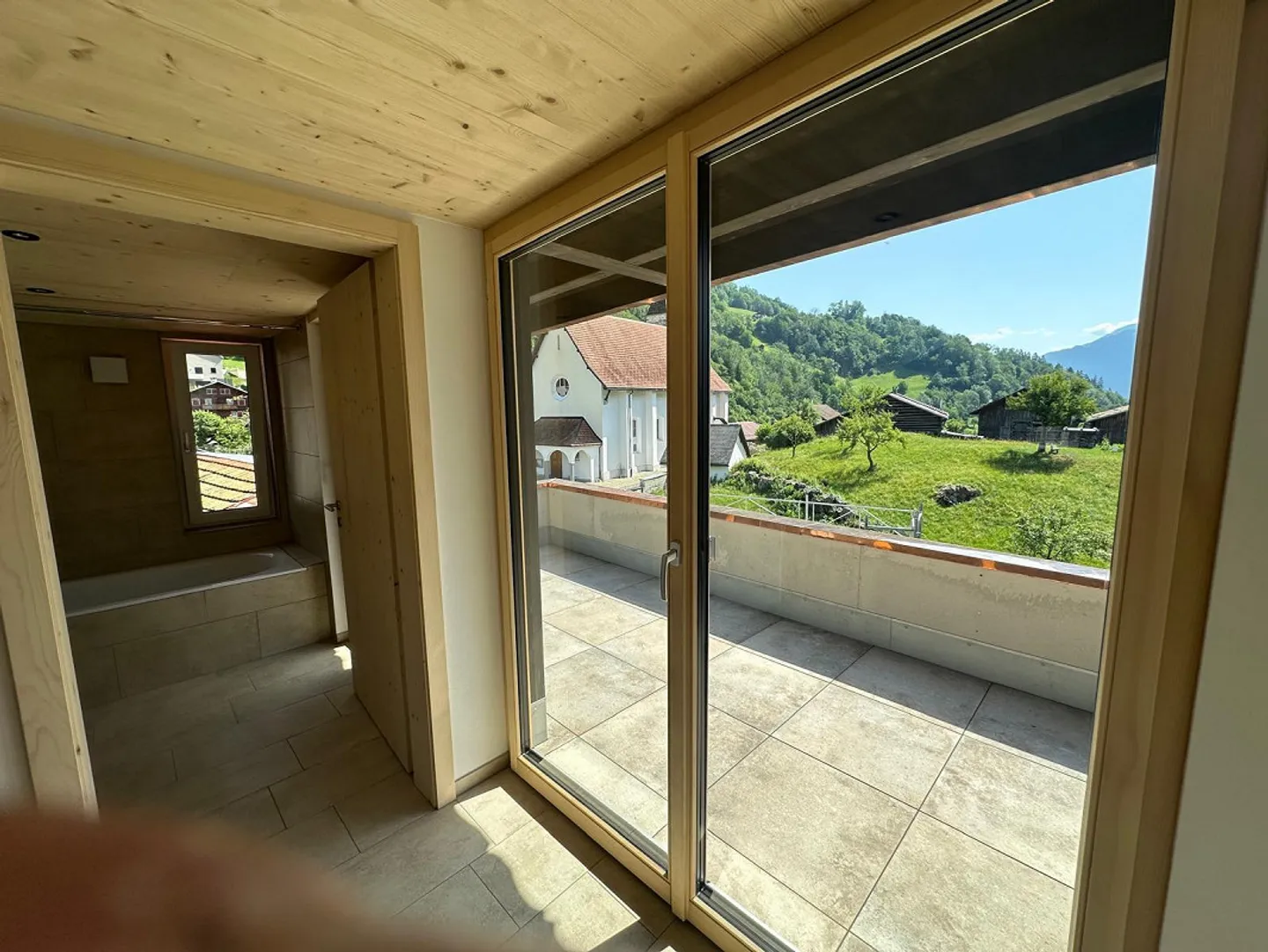 Modernes Apartment mit Terrasse - Foto 1 von 11