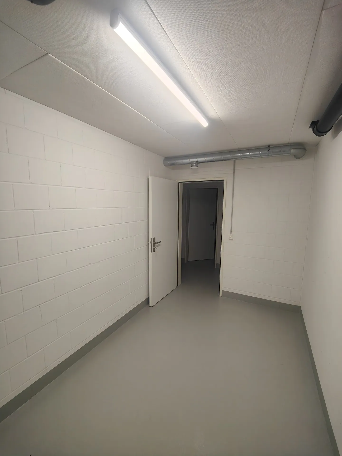 Espace de stockage sécurisé à Neuendorf - Photo 2 sur 9