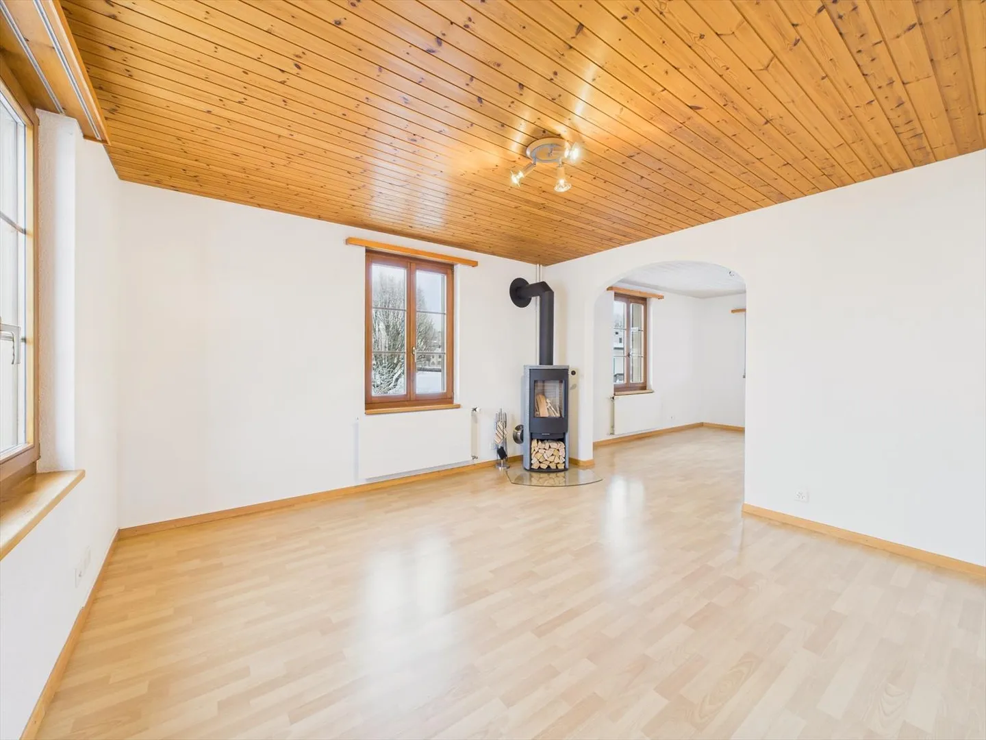 A Home to Feel Good - Charming 5.5-Room Apartment in Strengelbach - Photo 1 of 13