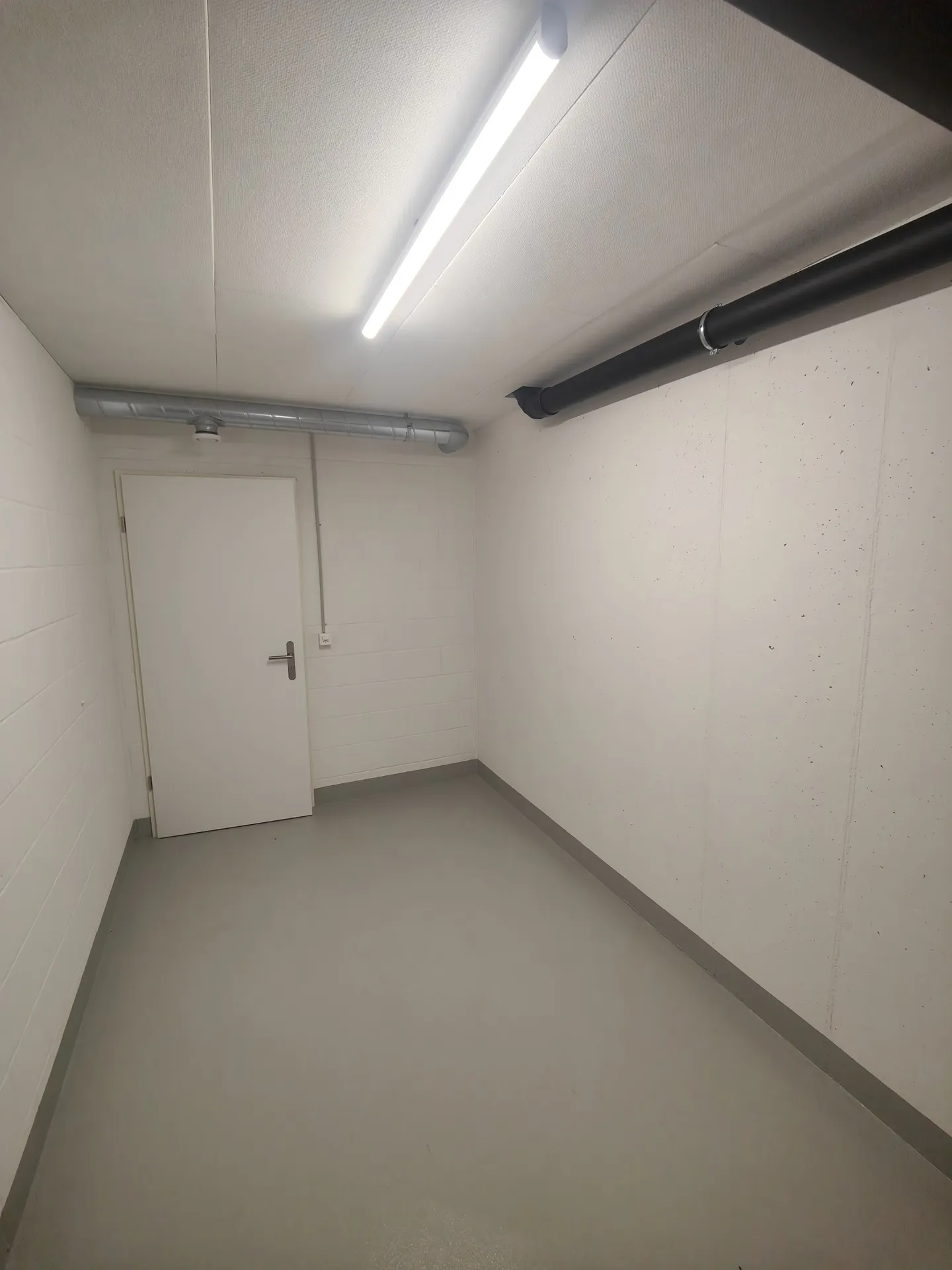 Espace de stockage sécurisé à Neuendorf - Photo 8 sur 9